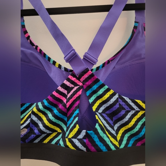 VS Lightweight Sportsbra - 36C - Multicolored - Picture 5 of 10